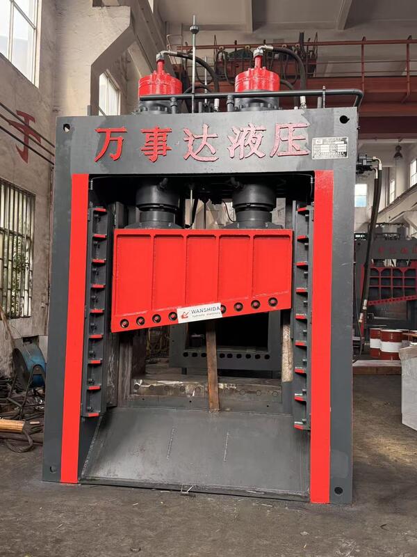 Heavy Duty Gantry Scrap Metal Shear 4000kN With 6000×1400×700mm Press Box And PLC Auto Control