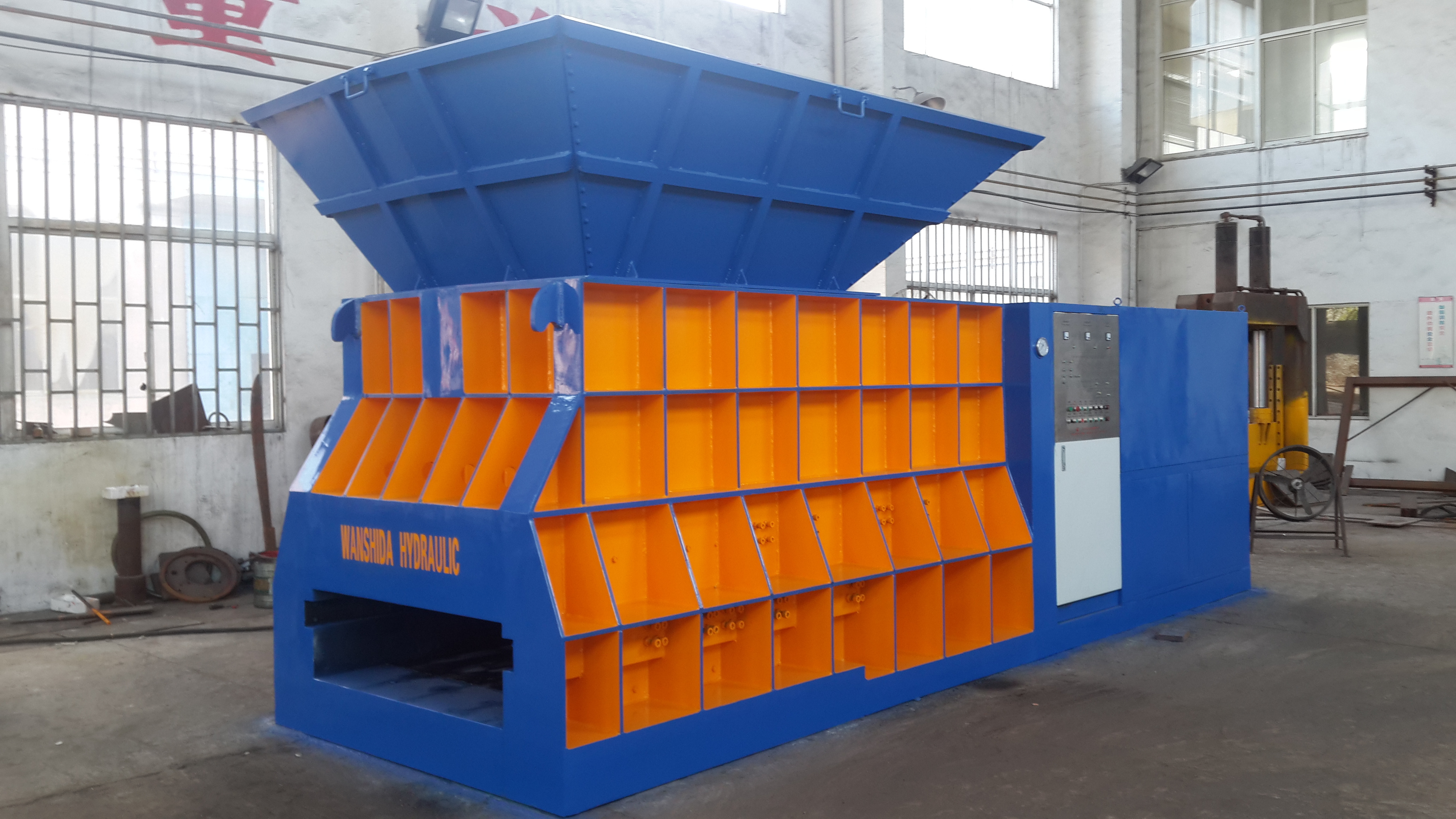 Heavy Duty Container Scrap Shear With 4000kN Cutting Force For Metal Recycling