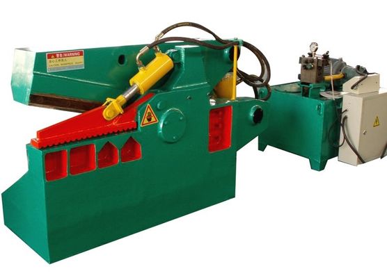 Elektrik 2500 KN Metal hurdaya geri dönüşüm ve işleme için metal hurdaya kesme